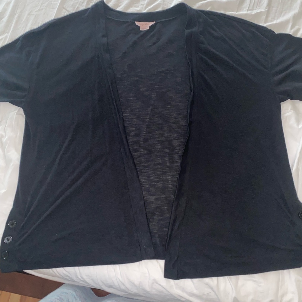 Shirt sleeve cardigan with side buttons